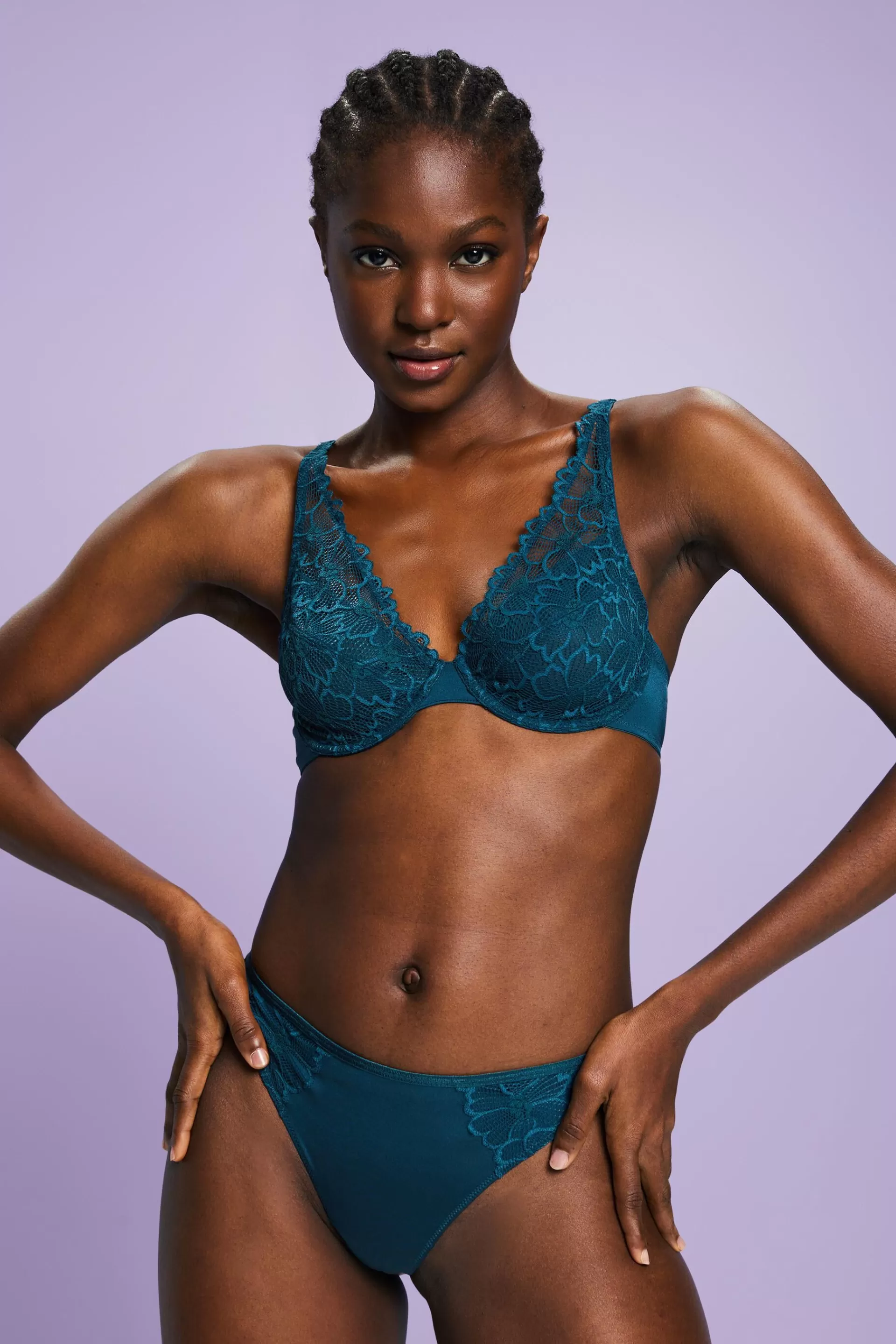 Brazilian-String in Hipster-Form mit Floralspitze-ESPRIT Outlet