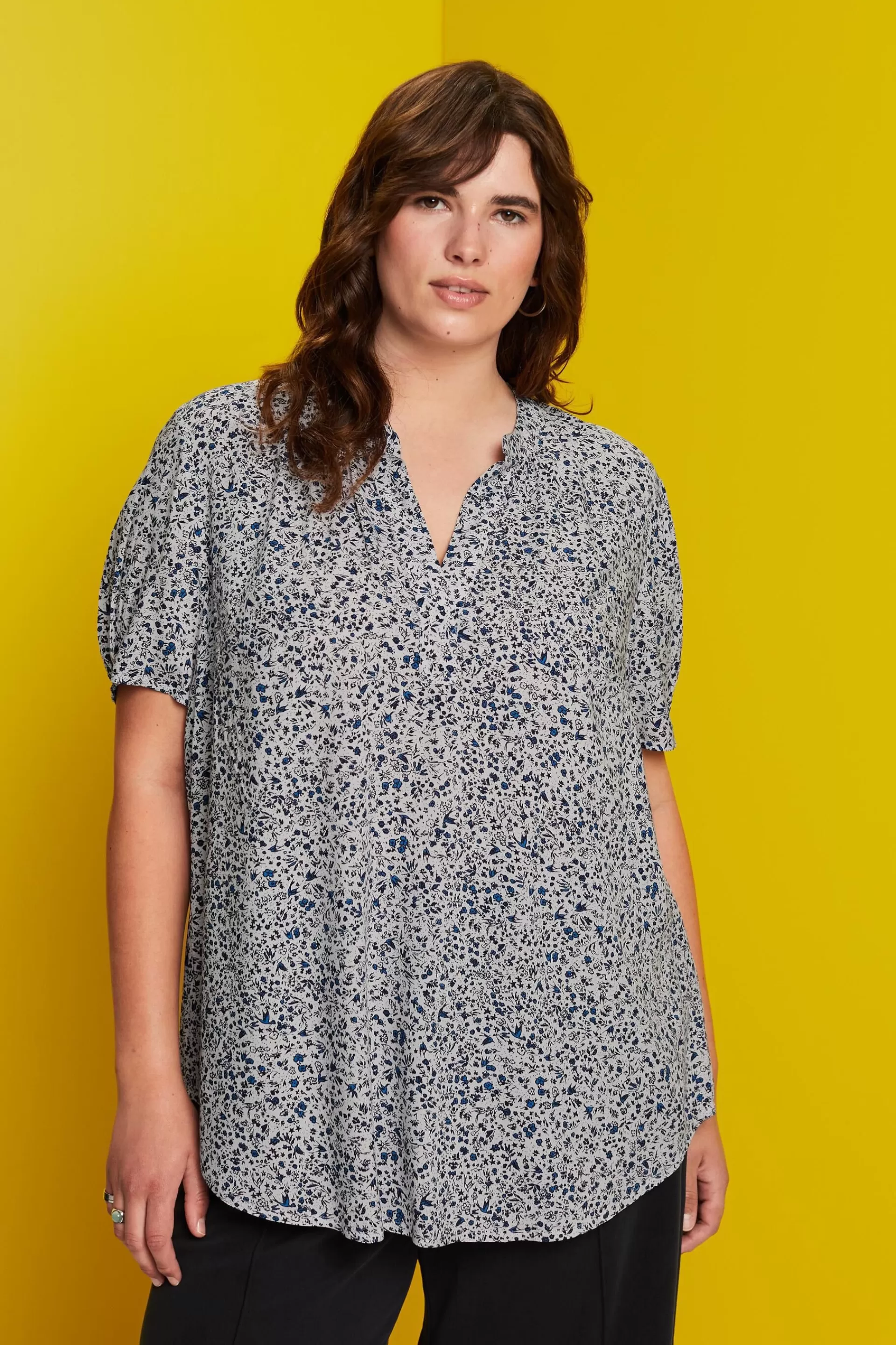CURVY Gemusterte Bluse, LENZING™ ECOVERO™-ESPRIT Hot