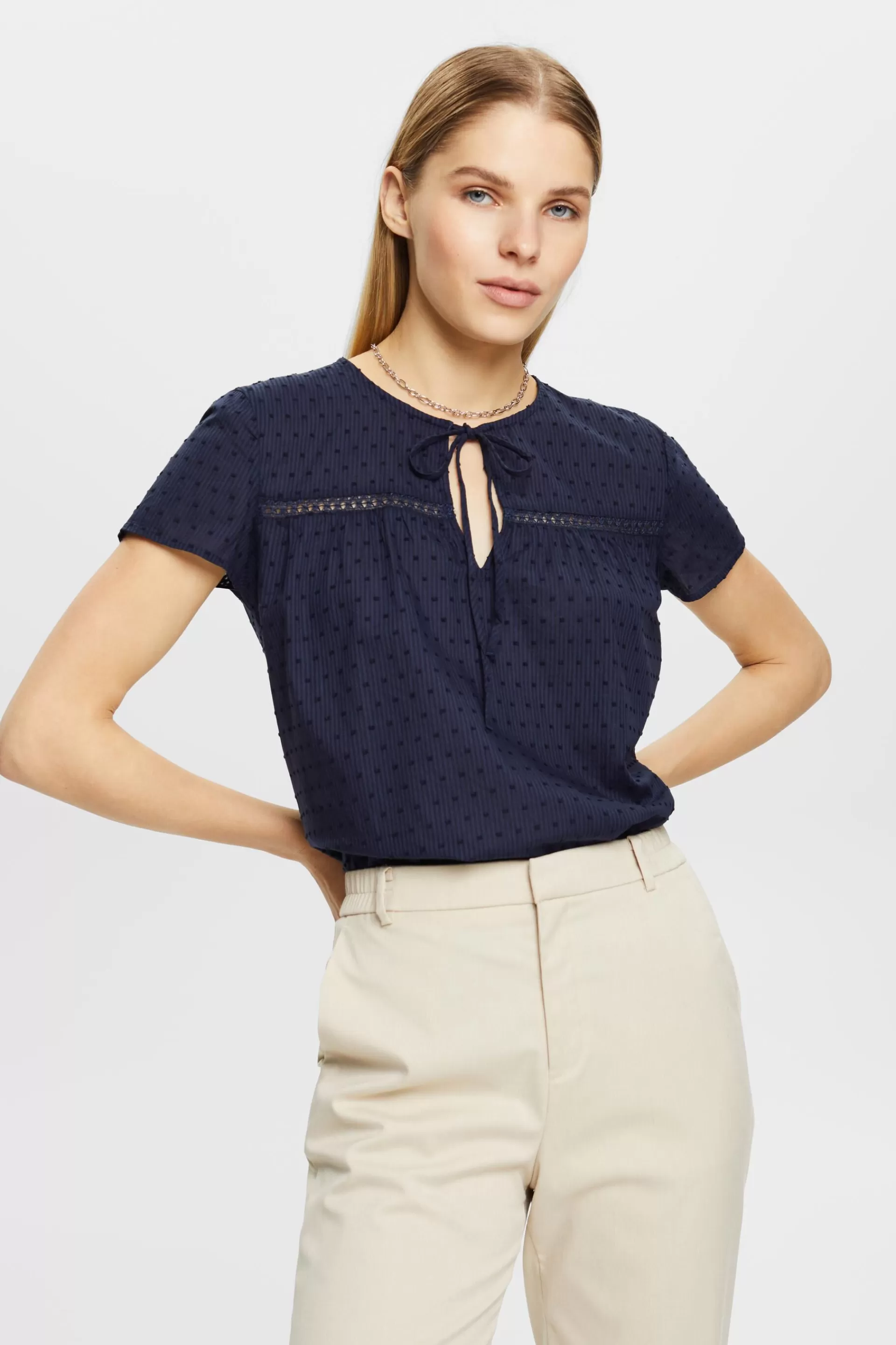 Dobby-Bluse mit Bindedetail-ESPRIT Best
