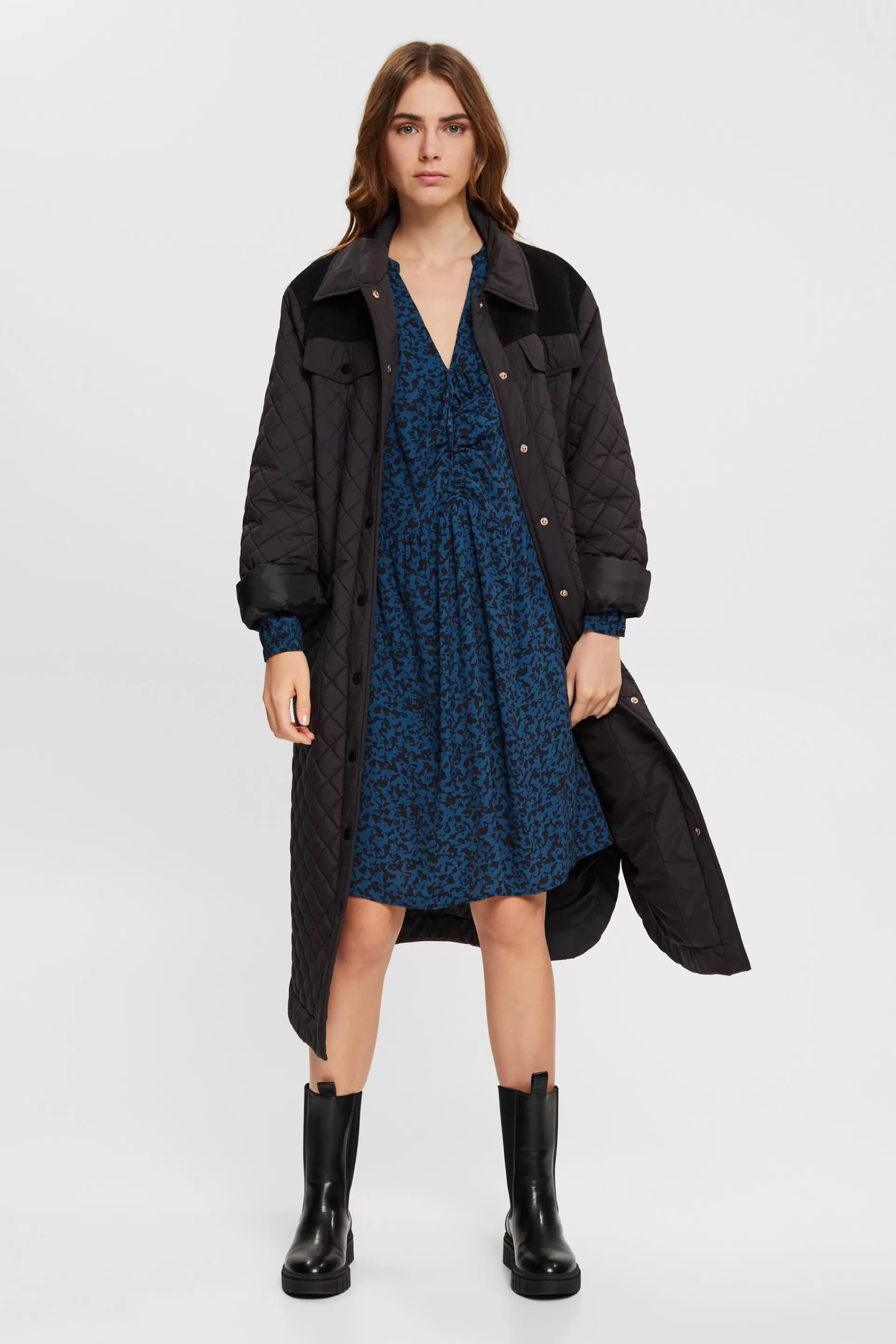 Gemustertes Minikleid aus Viskose mit V-Ausschnitt-ESPRIT Best