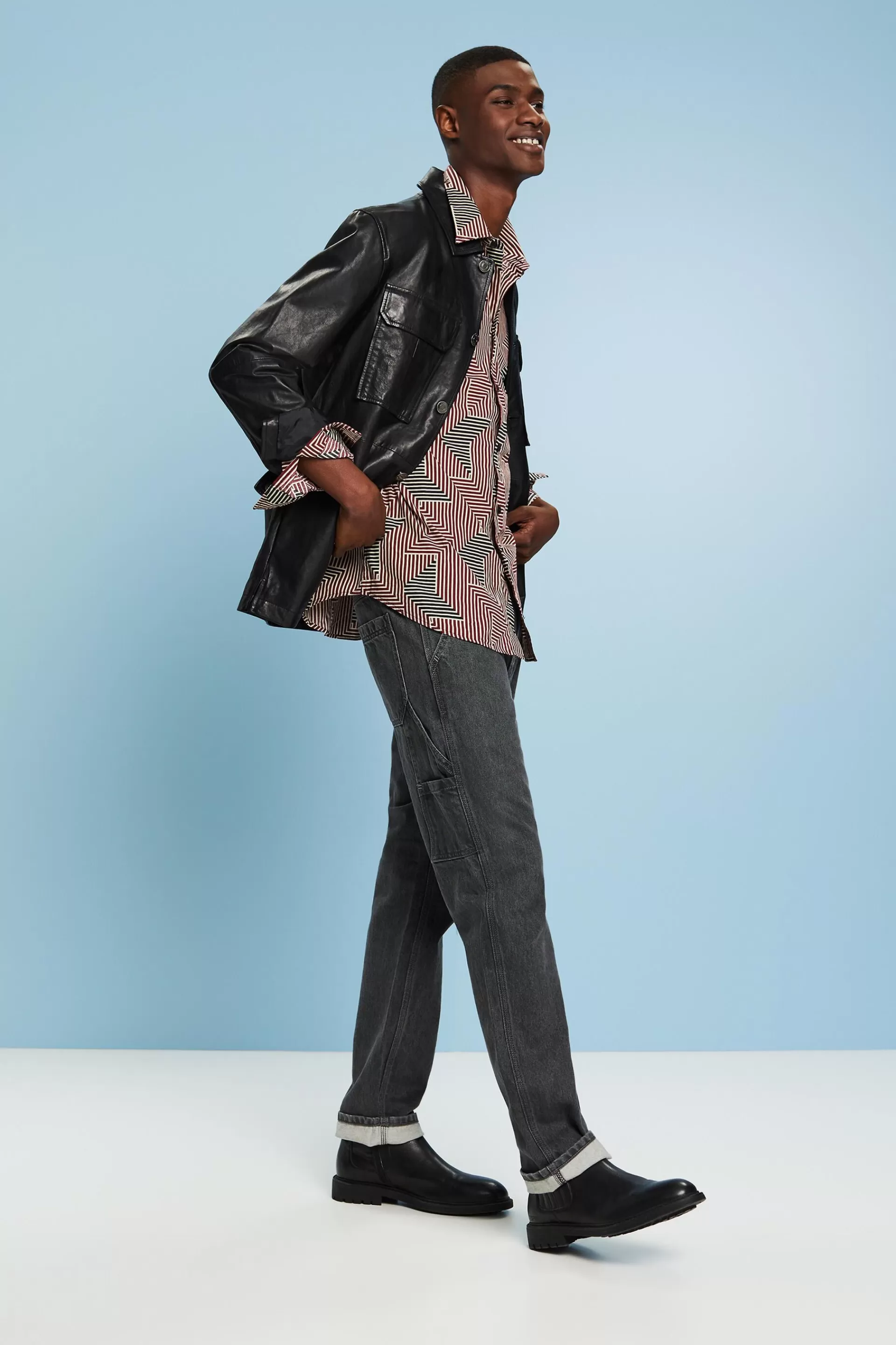 Hemd in normaler Passform mit geometrischem Print-ESPRIT New