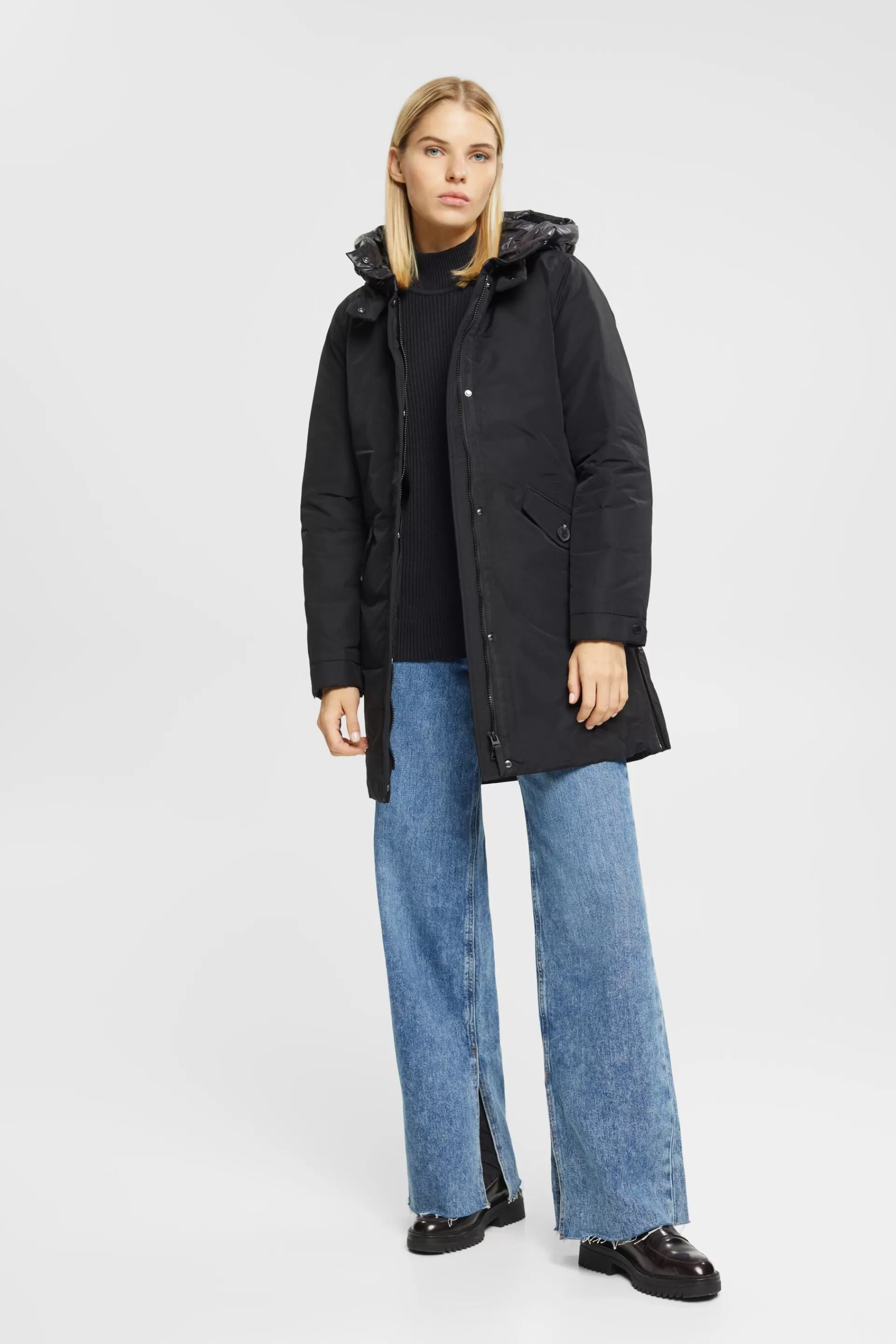 Jacke mit Kapuze und Füllung aus recycelten Daunen-ESPRIT Shop