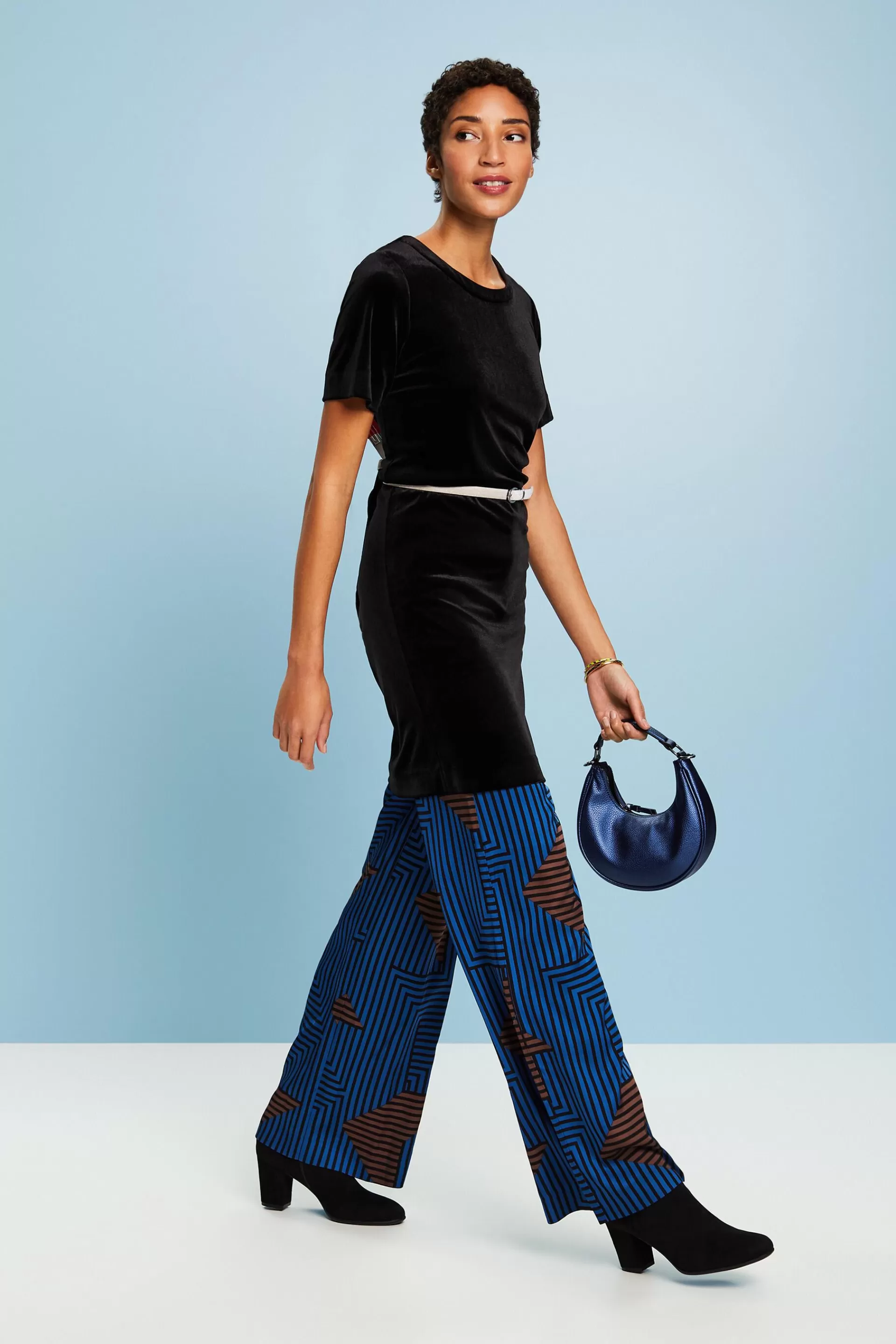 Kurzärmeliges Midikleid aus Samt-ESPRIT Flash Sale