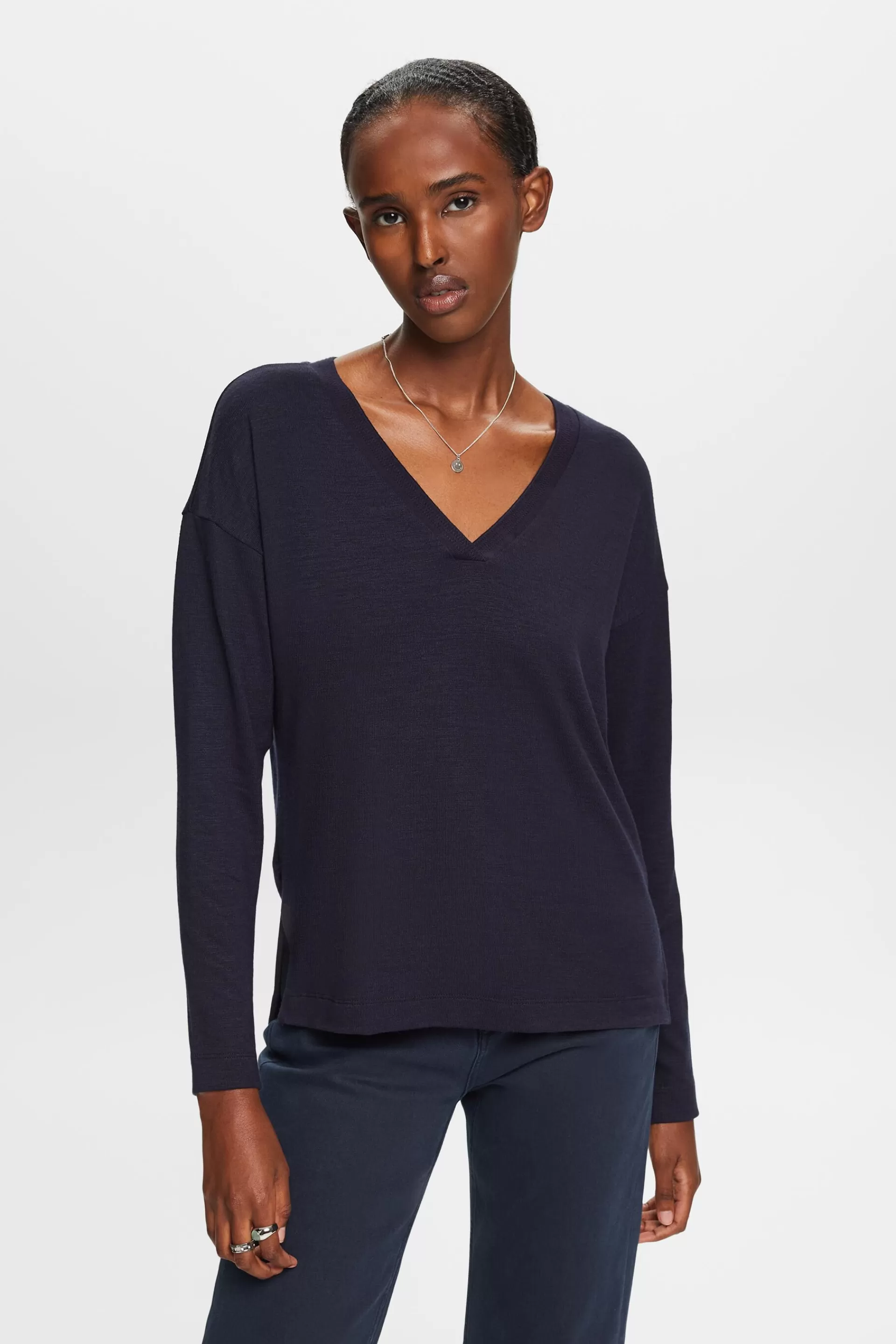 Longsleeve mit V-Ausschnitt, LENZING™ ECOVERO™-ESPRIT Fashion