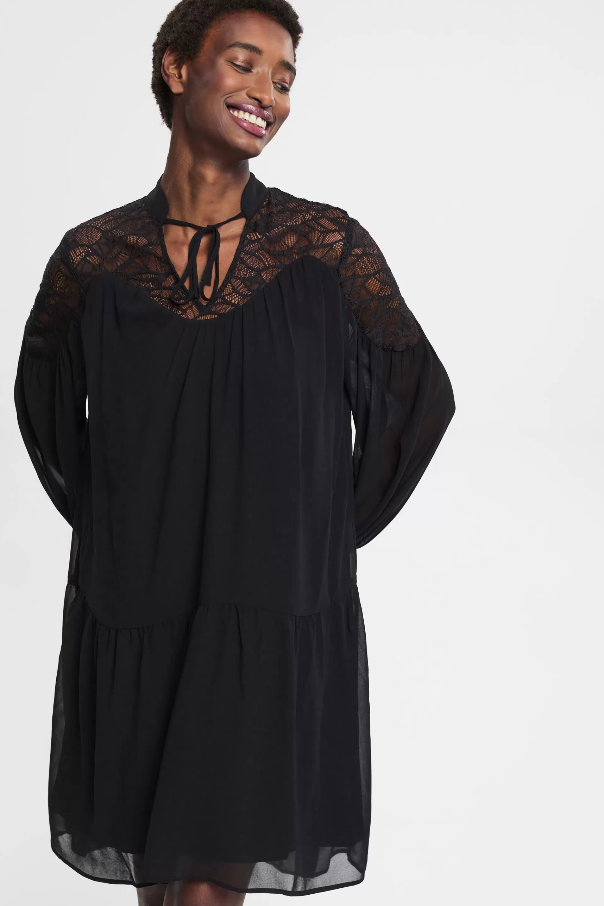 Minikleid aus Chiffon mit Spitze-ESPRIT Outlet