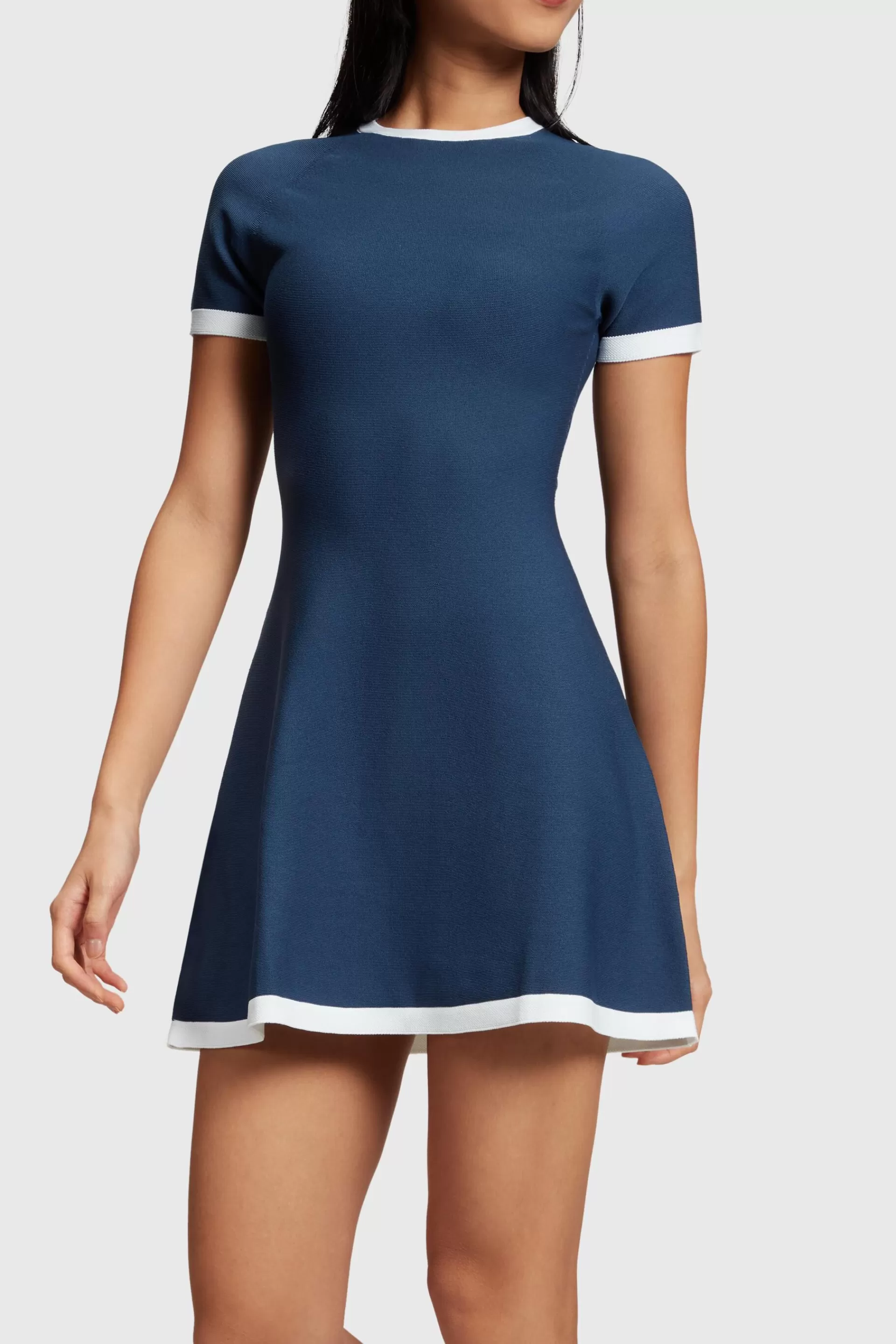 Nahtlos verarbeitetes Strickkleid mit Rundhalsausschnitt-ESPRIT Hot