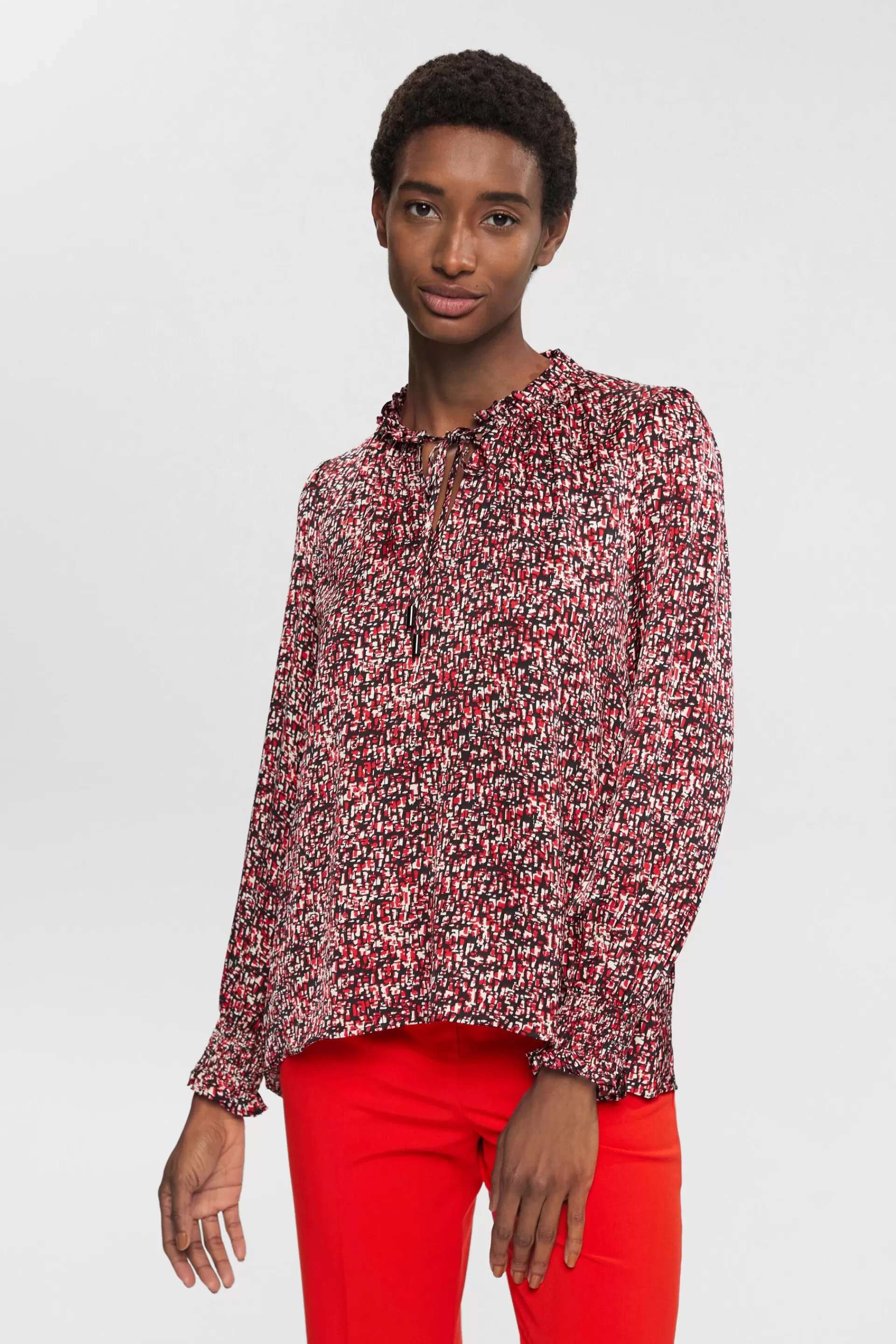 Satinbluse mit gekräuseltem Kragen, LENZING™ ECOVERO™-ESPRIT Outlet
