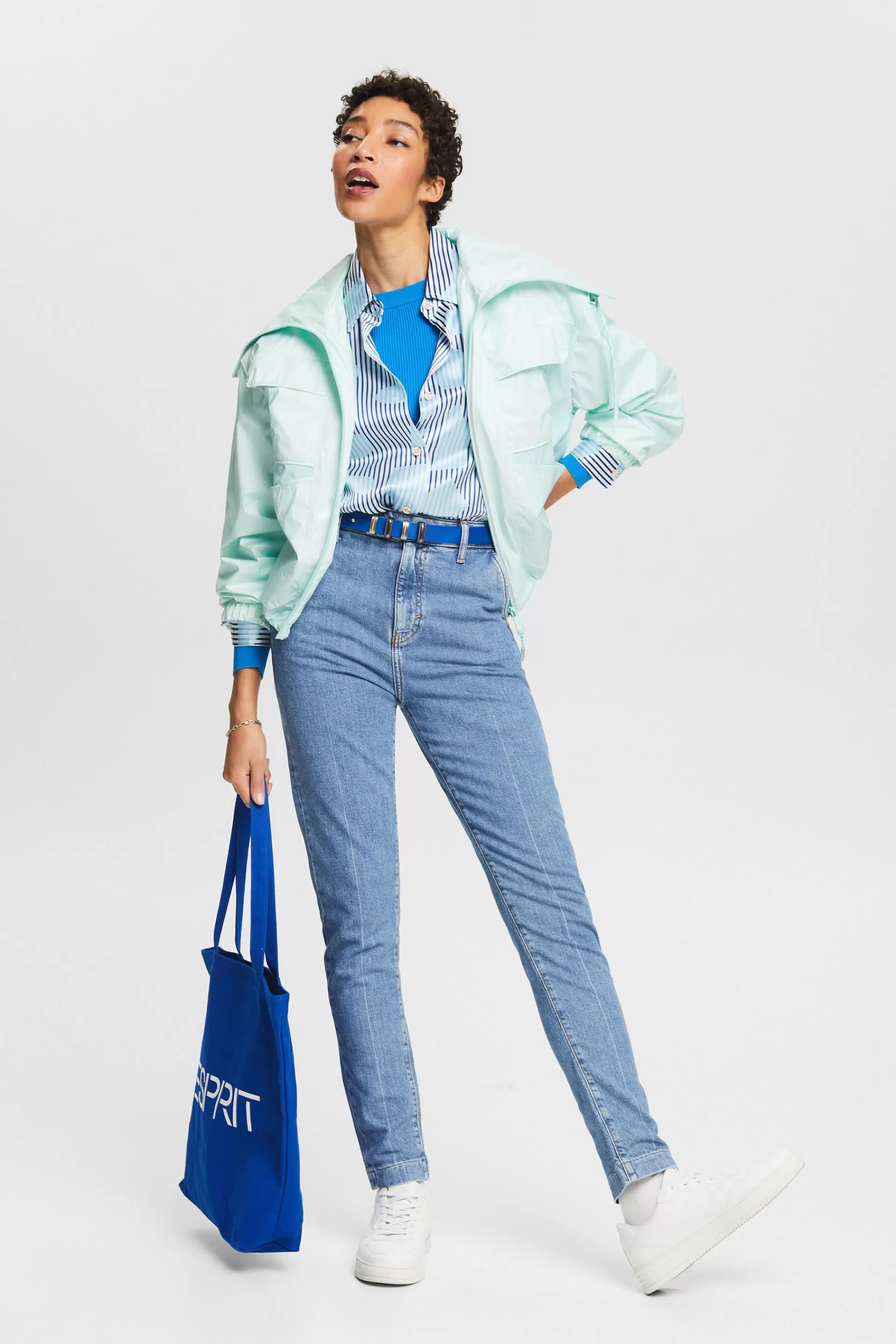 Schmal geschnittene Jeans mit hohem Bund-ESPRIT Online