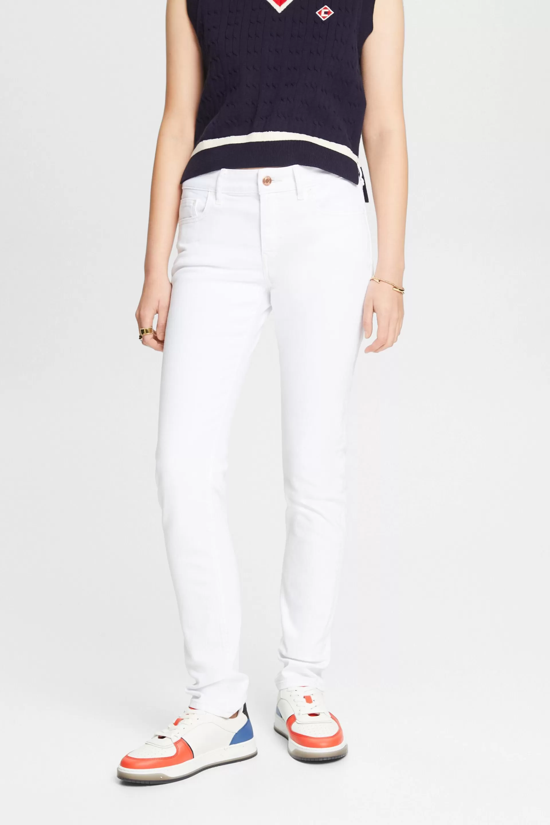 Schmal geschnittene Jeans mit mittelhohem Bund-ESPRIT Clearance