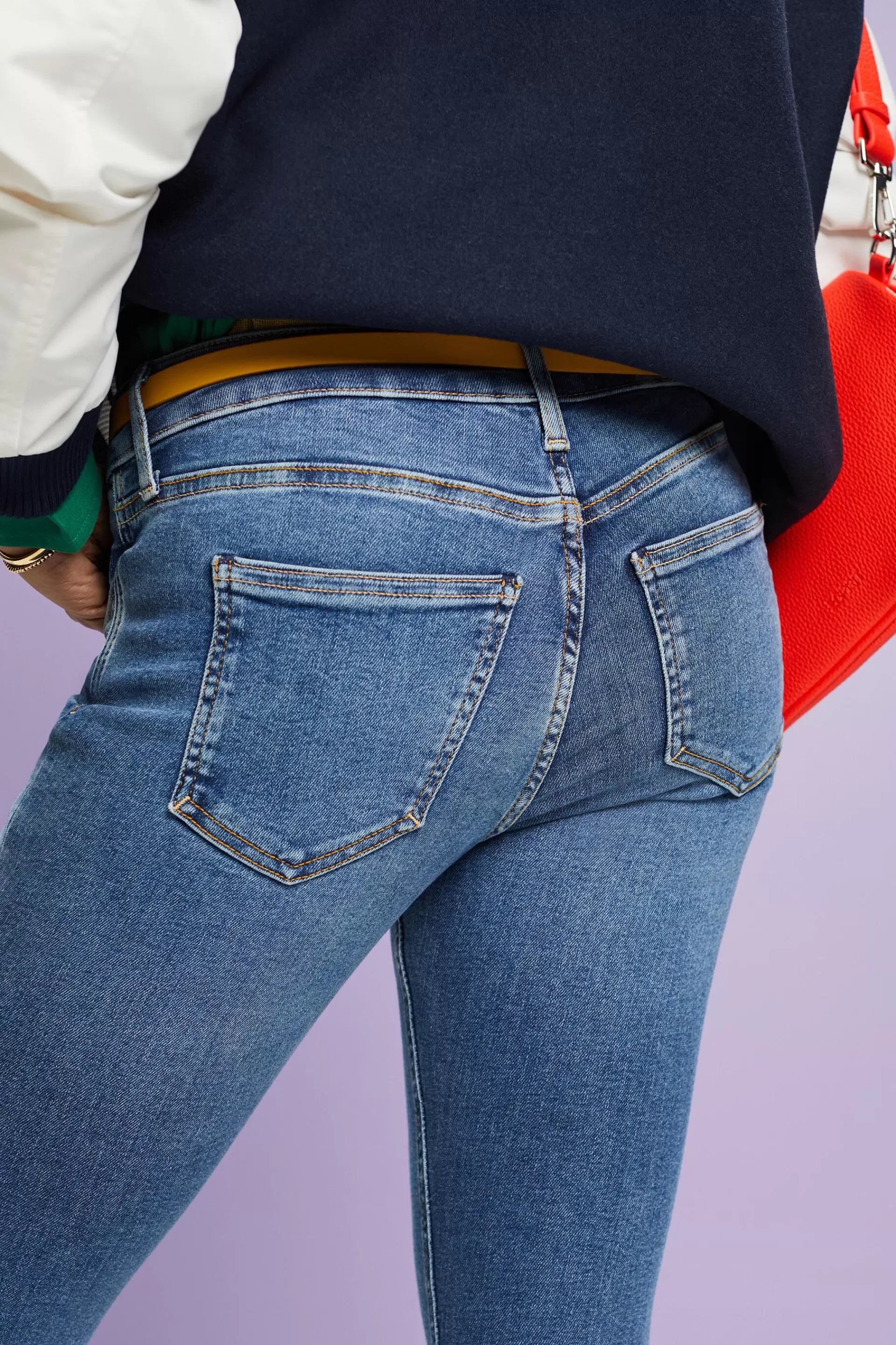 Skinny Jeans mit mittlerer Bundhöhe-ESPRIT Online